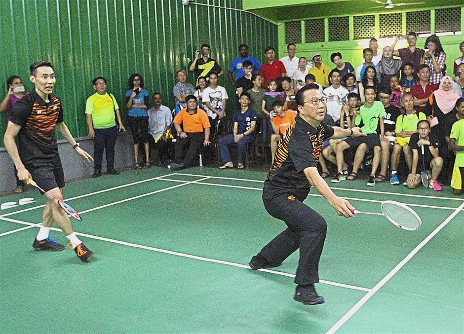 Star power: Supporters crowding around (from left) Puan Sri Chloe Fernandes, Tony, Sun Loo, Liow and Chong Wei for photographs after the game. (Top) Liow and Chong Wei teaming up to play with some of the Bentong Youth Club members. — Bernama