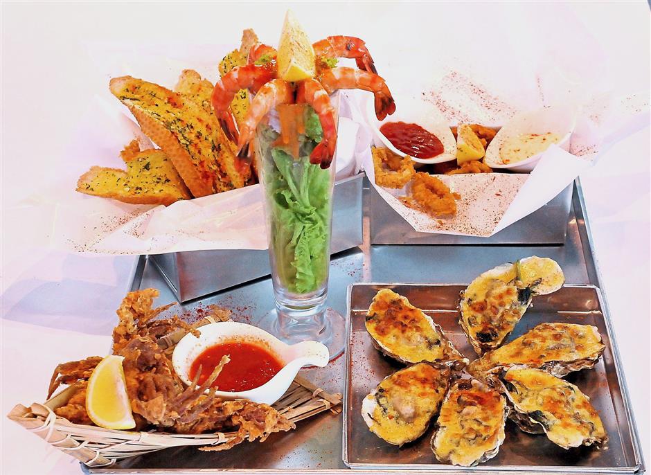 The seafood platter is an ideal appetiser as it has squid, soft shell crabs, shell fish, prawns and garlic bread.