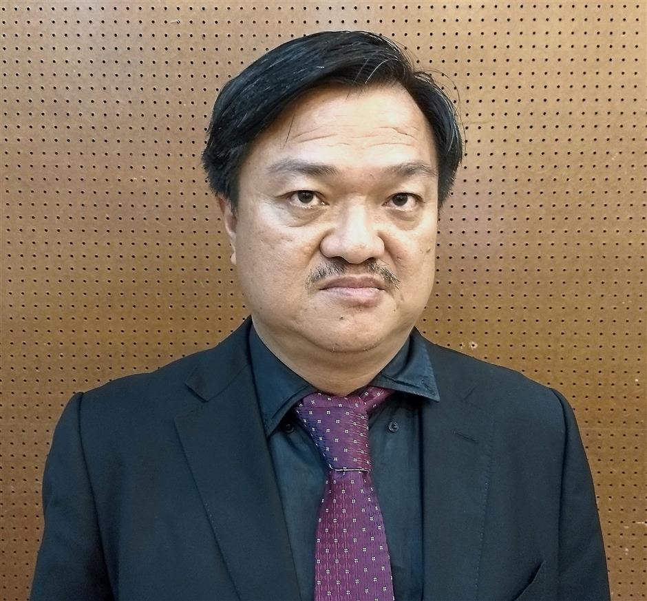Dr Wong: Anwar’s dream of becoming the next PM may be dashed if the en masse crossover continues.