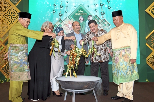 Mall presents beauty of Raya | The Star
