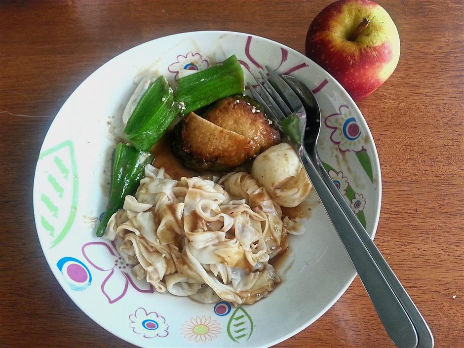 Healthy adjustments: Chee cheong fun is commonly eaten by Malaysians for breakfast. To control sugar levels, the amount of noodle and sweet sauce could be reduced. Those with diabetes could also replace an apple with salad or cucumber, celery and tomatoes and add a dash of olive oil and balsamic vinegar.