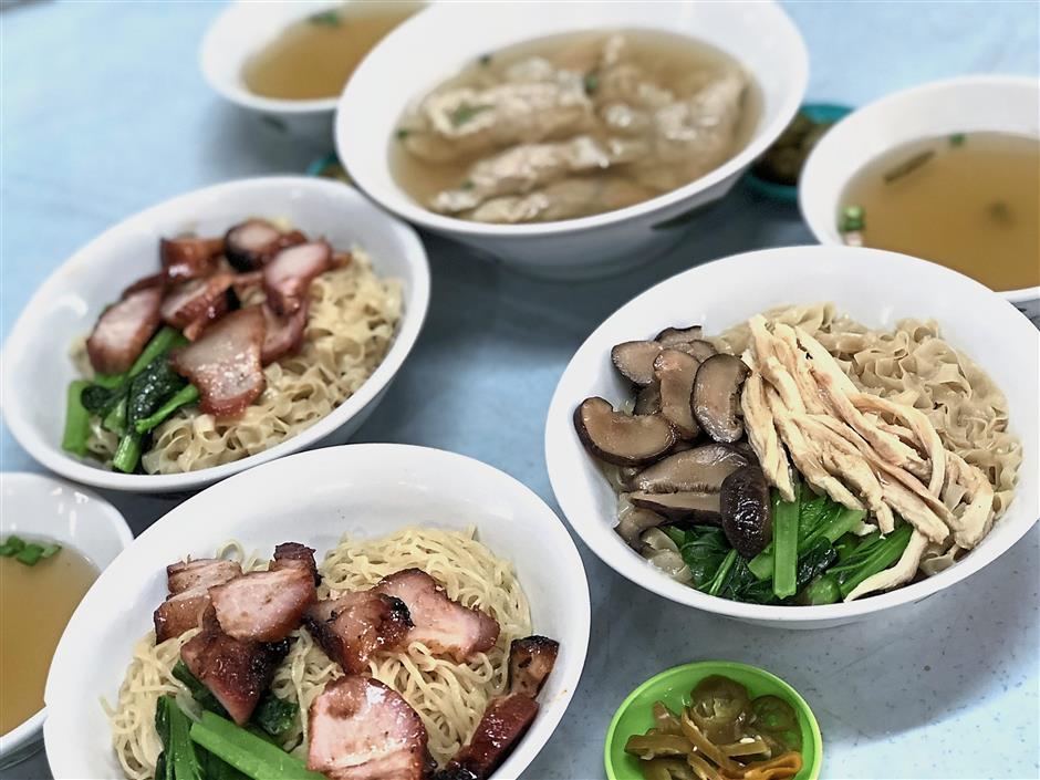 The bamboo noodles comes with different sides from wanton, mushroom, chicken feet, char siew, shrimp roe, abalone, and steamed white chicken.