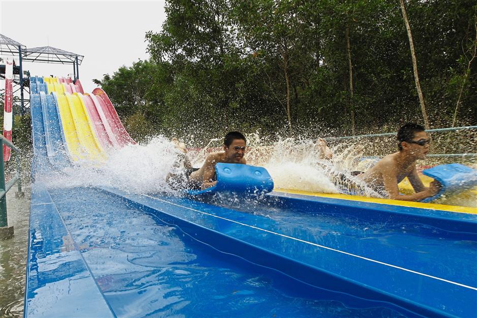Brief Caption: Visitors playing in the Escape Waterplay Park at Teluk Bahang.StarPic by: LIM BENG TATT/THE STAR/25 Nov 2017.