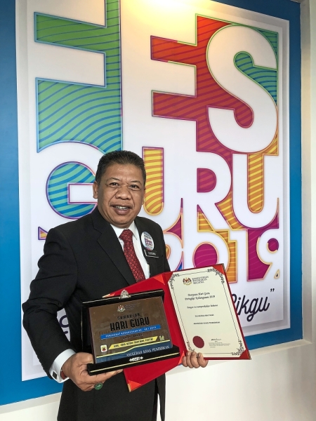 Zulkernai received the Special Education Award for his contributions to SBJK.