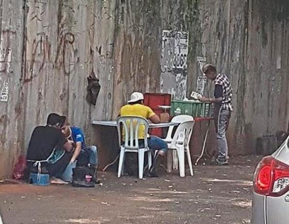 Workers at this eatery in Puchong were spotted preparing ingredients and having their lunch at the same table in the back lane.