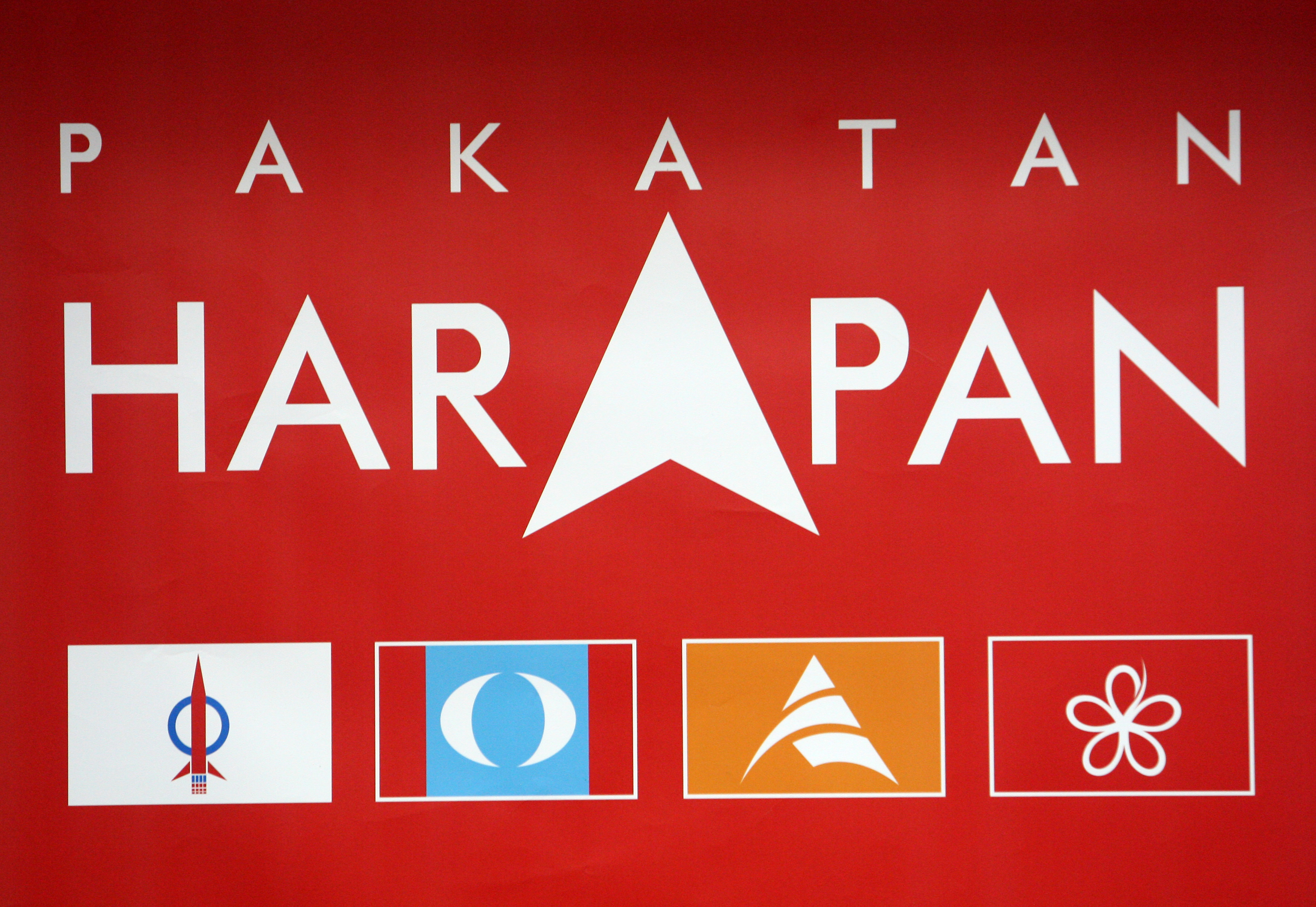 Despite Brickbats Many Will Still Vote For Pakatan Says Poll The Star