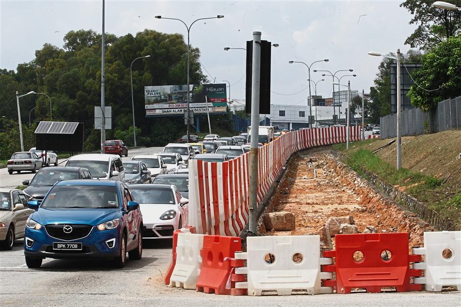 Construction work for LRT3 is ongoing along Persiaran Kerjaya near Hicom Glenmarie and the Shah Alam Malawati Stadium. — Photos: SSK KANESAN/ The Star