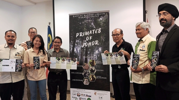  (From left) Perhilitan assistant director Saiful Mohd Zain, Dr Ang, Nature Society (Singapore) president Shawn Lum, Johor Education Department co-curricular department head Abdul Razak, MNS vice-president Vincent Chow, Prof Ahmad and Singapore Consulate-General in Johor Baru consul-general Rajpal Singh at the launch of educational brochure titled ‘Primates of Johor’.