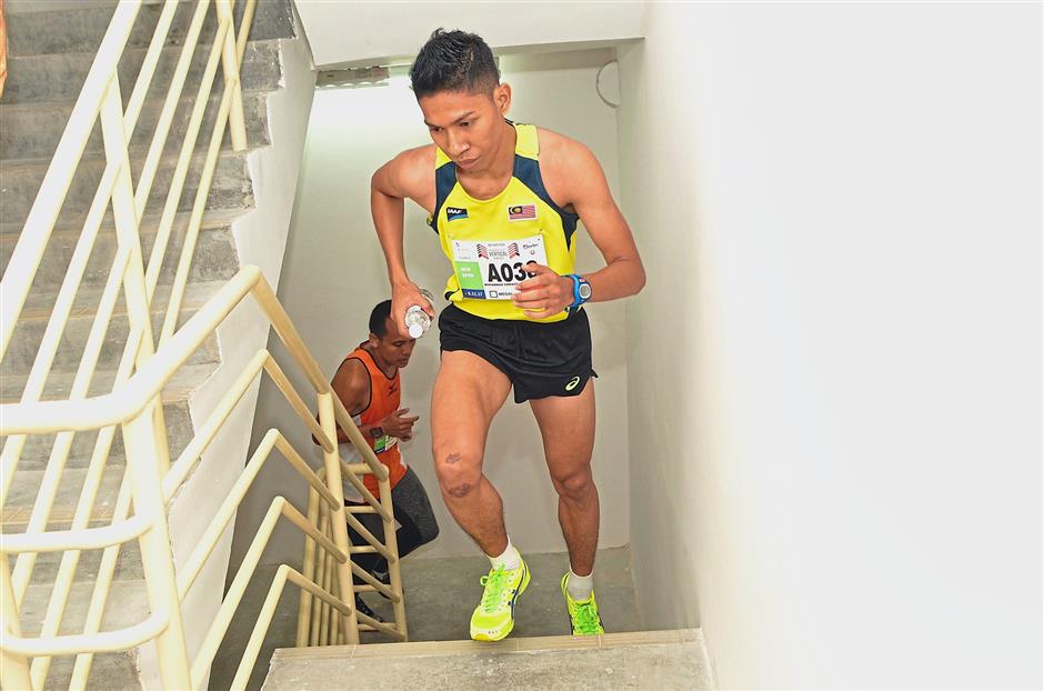 Community Sports Vertical Run participants race to the 45th floor of