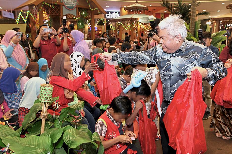 Mall Family Launches Raya Campaign As One The Star