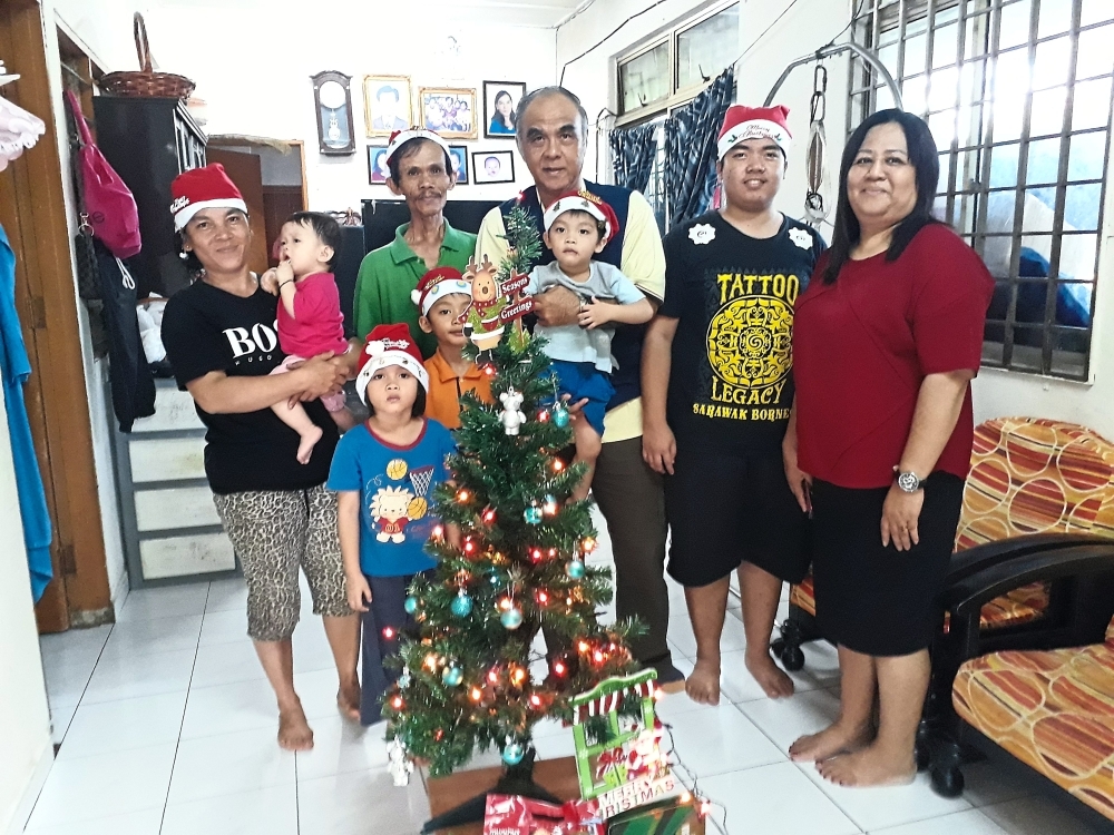 Xmas Cheer For The Needy The Star
