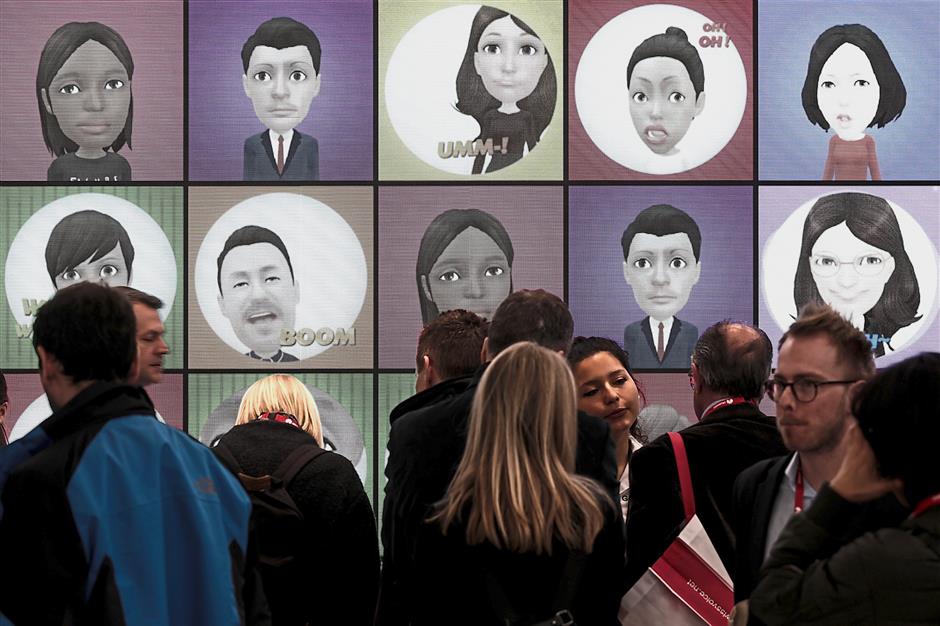 Attendees stand in front of a screen displaying personalised emoji characters created using the AR Emoji feature on the Galaxy S9/S9. — Bloomberg. (Right) Bixby Vision will not only identify the food but also give an approximate calorie count and log it on Samsung Health app so you don’t have to count calories manually. — AP
