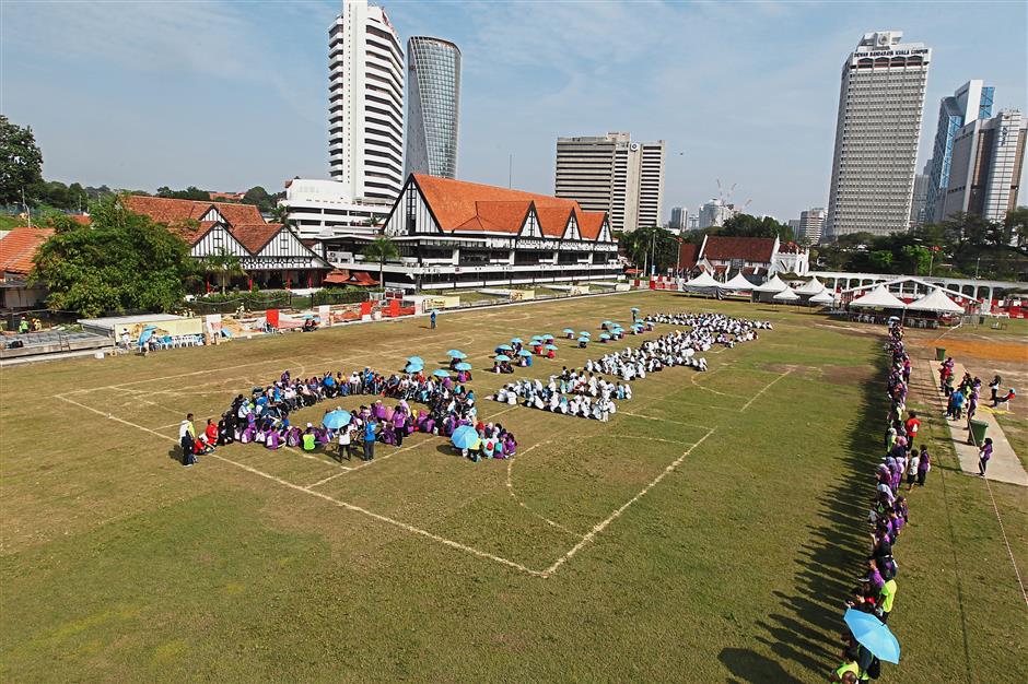 Excited participants thronged and gathered at the middle of the field of Merdeka Square in Jalan Raja. Kuala Lumpur to form a massive human art for the World Urban Forum 9 (WUF9) Aerial Art.