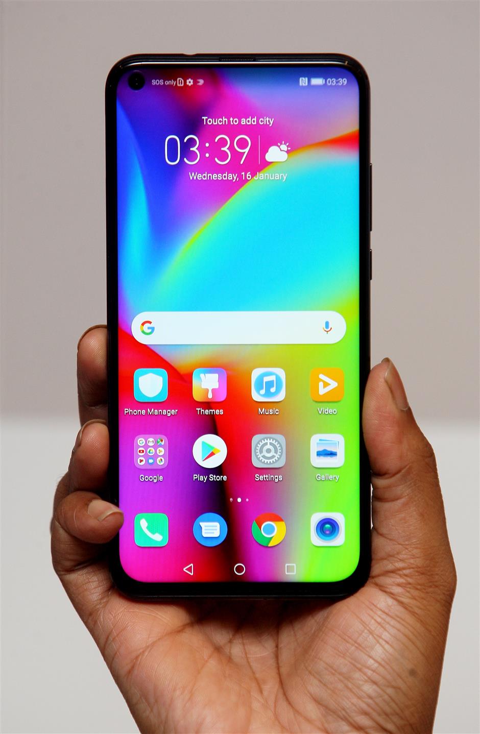 There are two View 20 variants available – the 128GB memory with 6GB RAM; or the special edition Moschino device that has 256GB memory with 8GB RAM. — FAIHAN GHANI/The Star