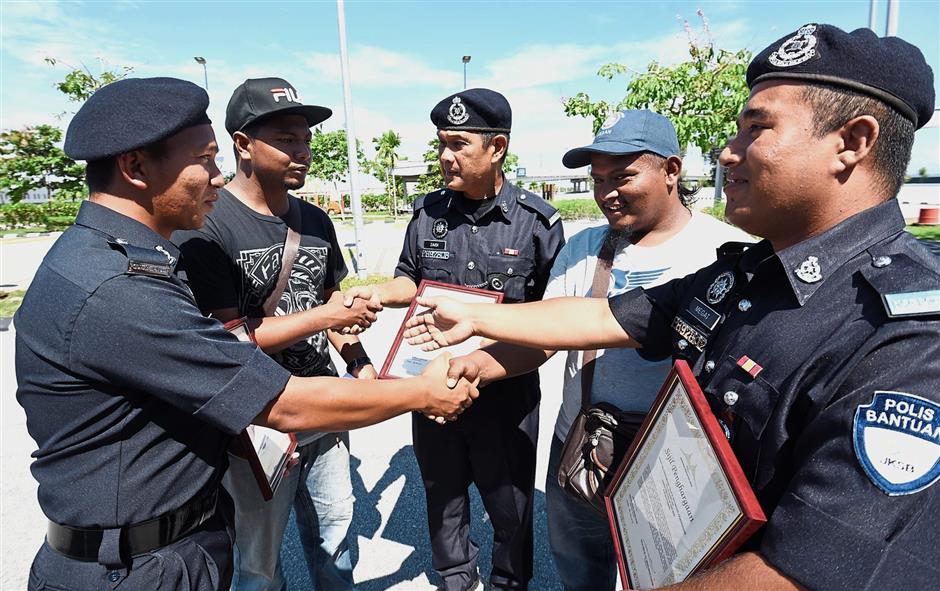 Cop Rewarded For Saving Woman Who Jumped Off Penang Bridge The Star