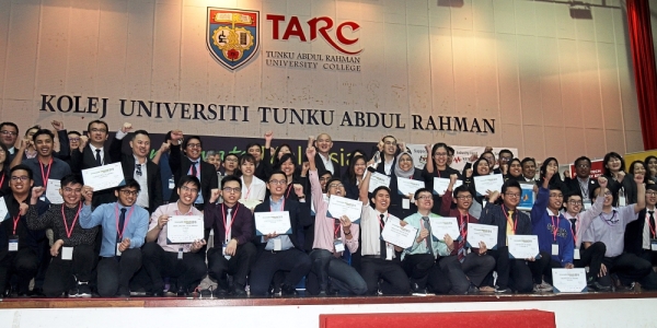Ong (back row, middle) having a group photo with all the winners during the prize-giving ceremony at Tunku Abdul Rahman University College in Tanjung Bungah. — Photos: CHAN BOON KAI/The Star