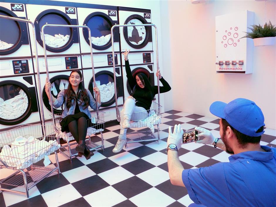 FILED - The rooms of the 'Dream Machine' in New York are like a photo shoot in 'Alice in Wonderland.' The new exhibition is one of the latest Instagram-ready experiences made for the social media age. Photo: Johannes Schmitt-Tegge/dpa