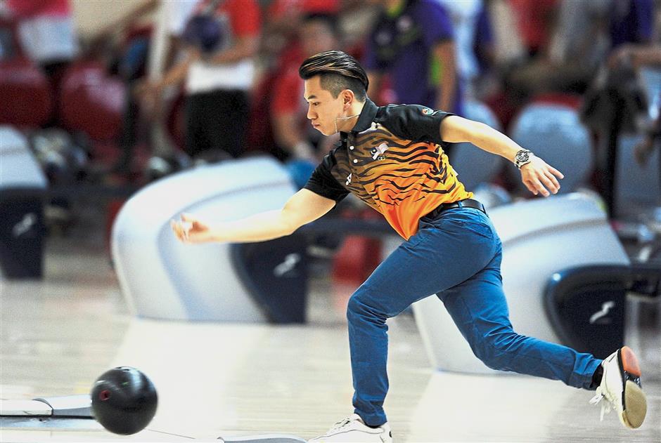 Bowling Adrian Bowls 21st Perfect Game In Munich The Star