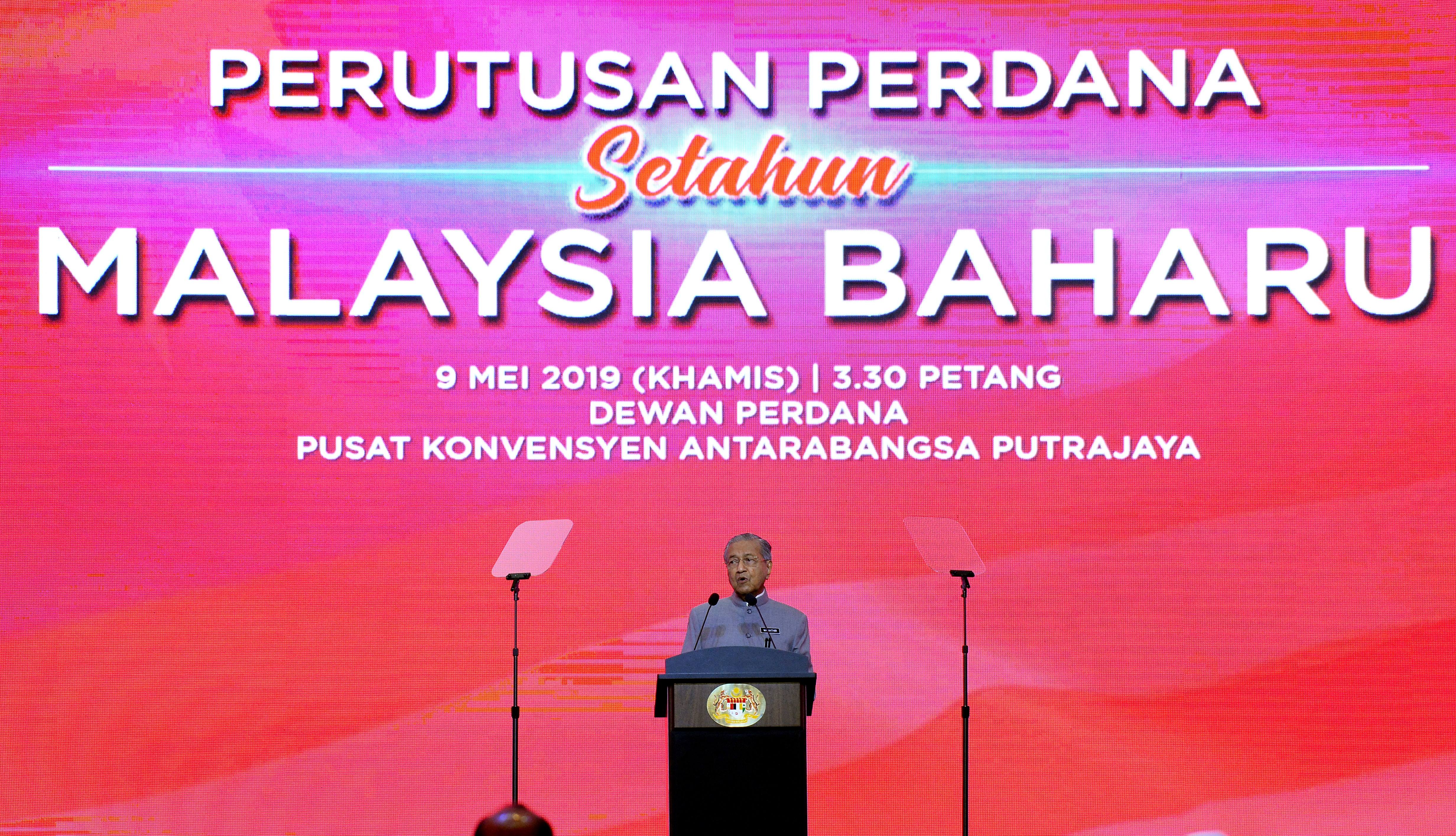 Dr M Presents Pakatan S Report Card For First Year In Power Says 39 Of Pledges Fulfilled The Star