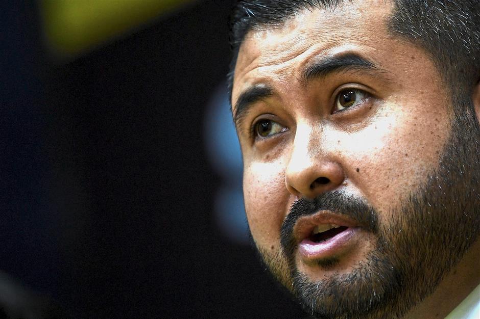 KUALA LUMPUR, 9 Dis -- Presiden Persatuan Bola Sepak Malaysia (FAM) Tunku Mahkota Johor Tunku Ismail Sultan Ibrahim pada sidang media selepas mempengerusikan Mesyuarat Exco FAM kali ke-3 bagi sesi 2017-2021 di Wisma FAM hari ini.--fotoBERNAMA (2017) HAK CIPTA TERPELIHARA
