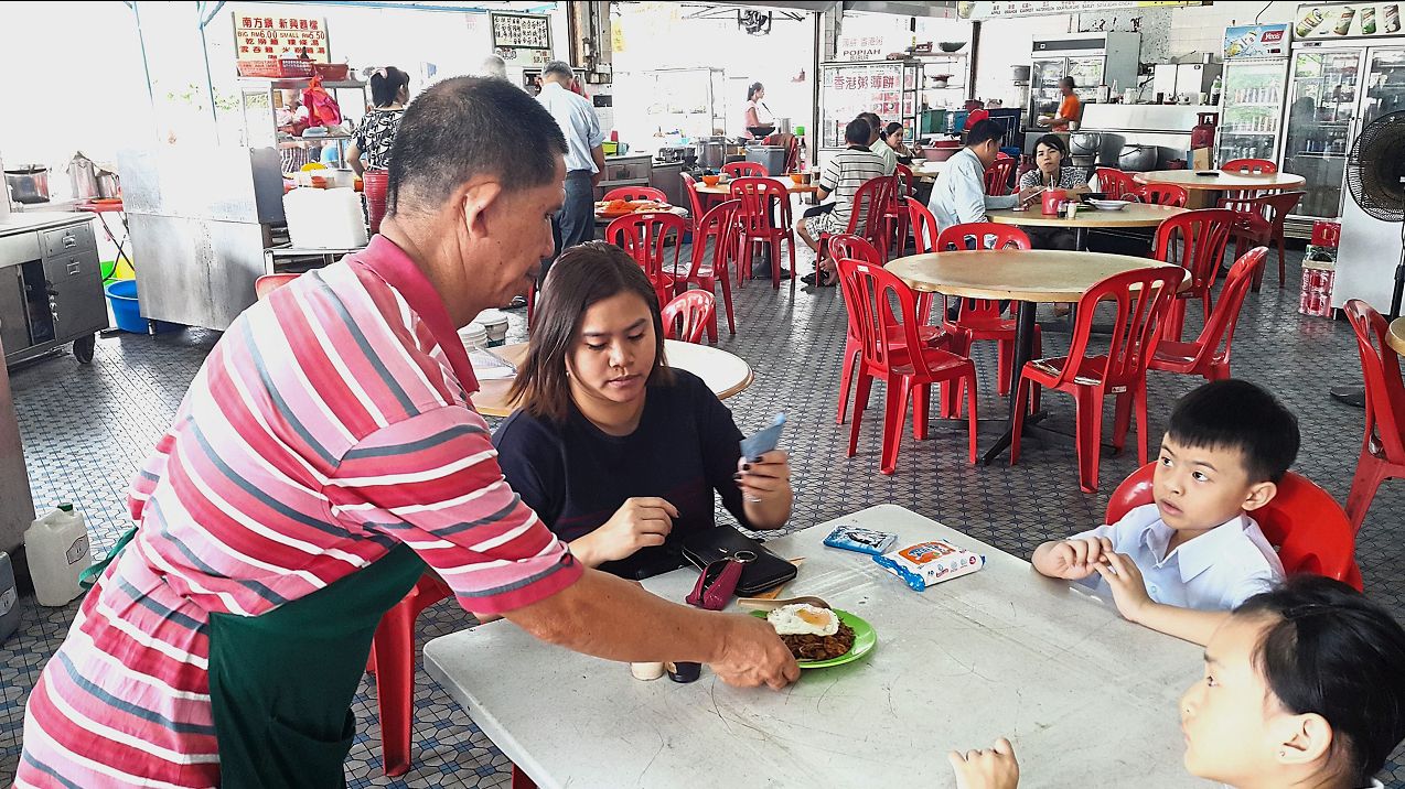 Char Kuey Teow Seller Keeps It Real The Star