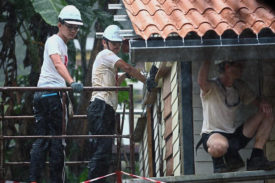 Those who earn not more than RM500 are eligible to receive the house building or repair aid. — filepics