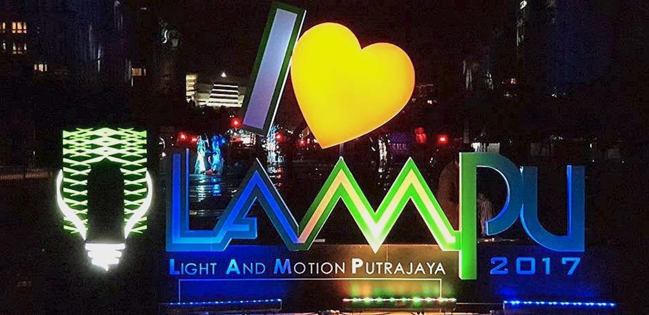 Putrajaya Cutting edge technology, projection mapping, lighting and motion design, IT and tech exhibitions, do any of these things catch your attention? Then head over to Dataran Putrajaya from Dec 28 to Jan 1 to experience the biggest lighting and motion festival in Malaysia where digital fireworks will light up the sky. The entrance fee for the exhibition is free. Each day, the exhibition starts at 7:30pm and ends at 12:30am.