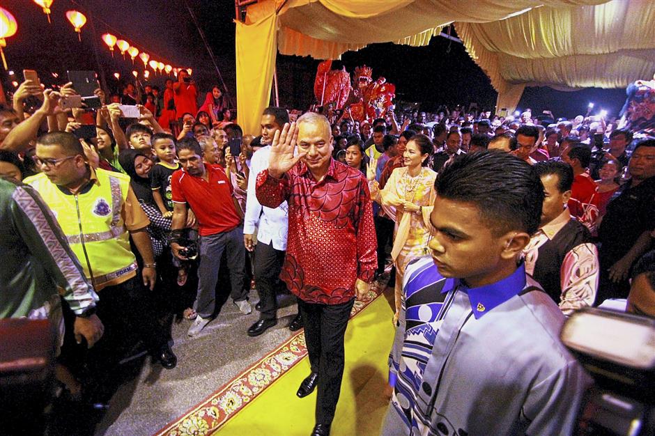 Sultan Nazrin and Tuanku Zara were greeted by hundreds of people as they made their way to the state-level Chinese New Year celebration held in Bidor. – Photos: RONNIE CHIN/The Star