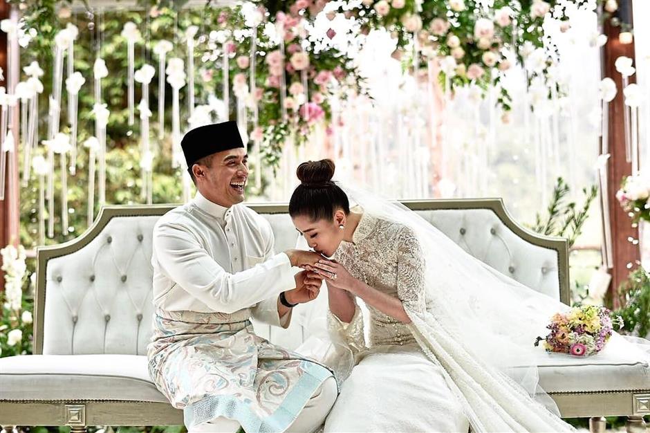 Berjaya S Chryseis And Naza S Faliq Tie The Knot The Star