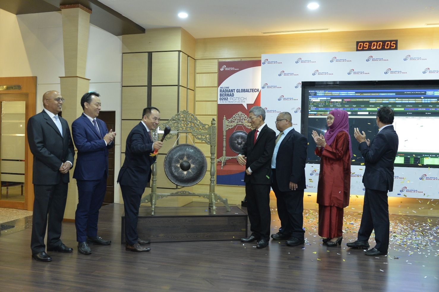 Radiant Globatech Ends First Trading Day 130 Above Offer Price The Star