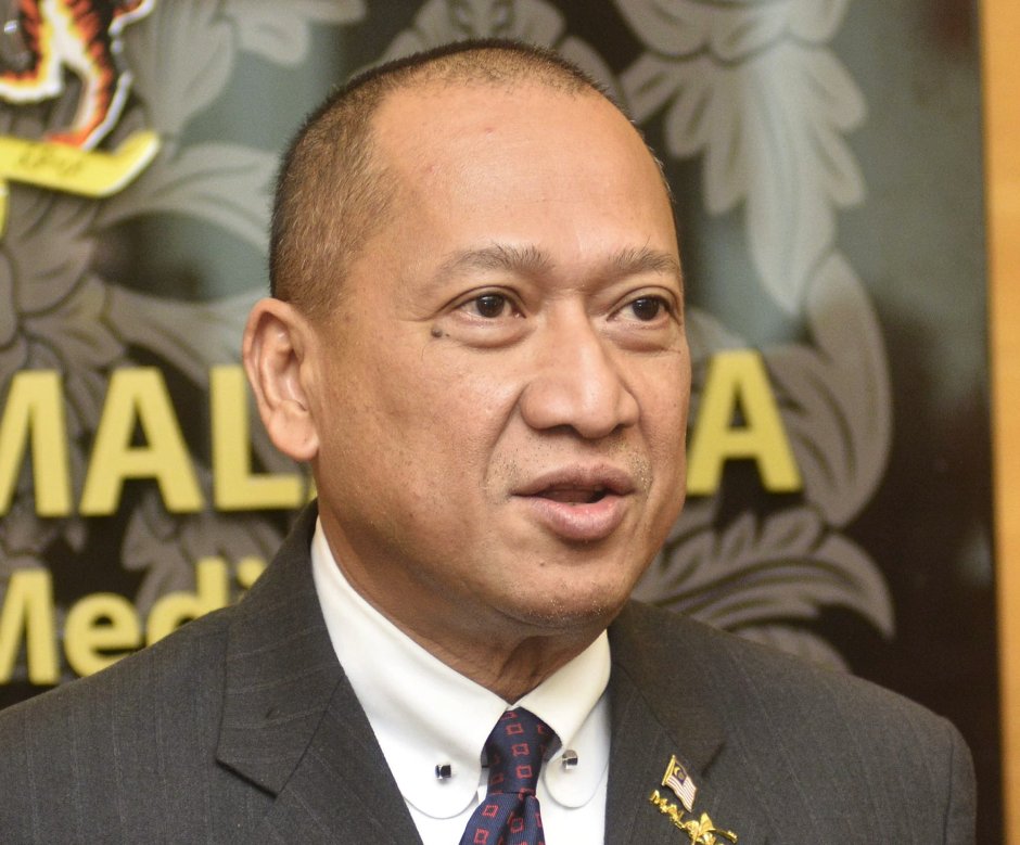 datuk seri nazri aziz