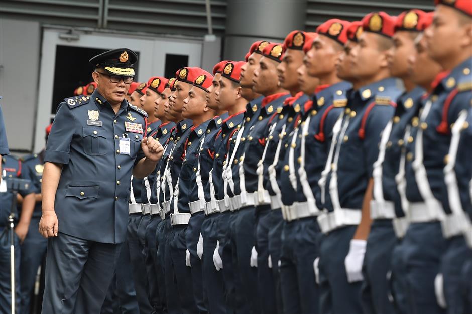 Ketua Pengarah Bomba Malaysia / Tahniah Ketua Pengarah Bomba Yas Zuraida Kamaruddin Facebook : Menurut mohd hamdan, van bantuan perkhidmatan kecemasan (emrs).