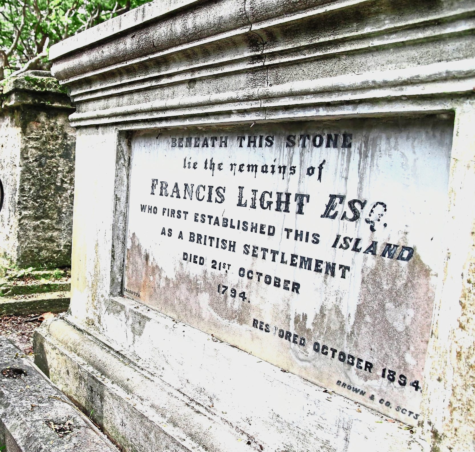 Among the notable ones is Captain Francis Light, who was buried here in 1794.