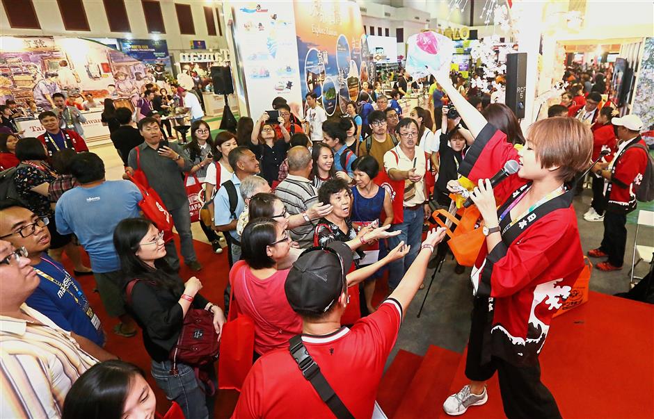 Japan National Tourism Organisation held a series of activities, including distribution of Japanese snacks.