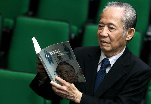 Sultan Sharafuddin Tengku Permaisuri Selangor Convey Condolences To Dr Khoo Kay Kim S Family The Star