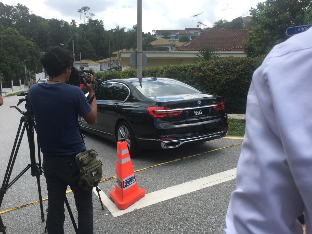 Nazri reportedly spotted in black BMW at Najib's residence  The Star