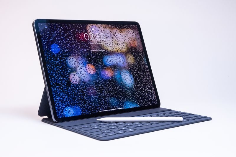 ILLUSTRATION - For an 11-inch, 64 GB device, you'll be paying 799 dollars, which is the cheapest it gets. For the biggest version, 12.9 inches with 1 TB of storage, the price skyrockets to 1,749 dollars. Photo: Franziska Gabbert/dpa