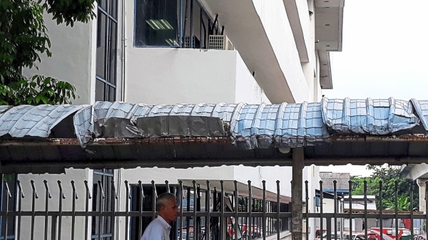 No Action To Fix Damaged Roof Walkway At Asia Jaya Lrt Station The Star