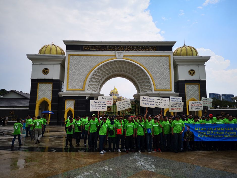 Ngos Protest Outside Istana Negara Against Certain Quarters For Disrespecting The King The Star
