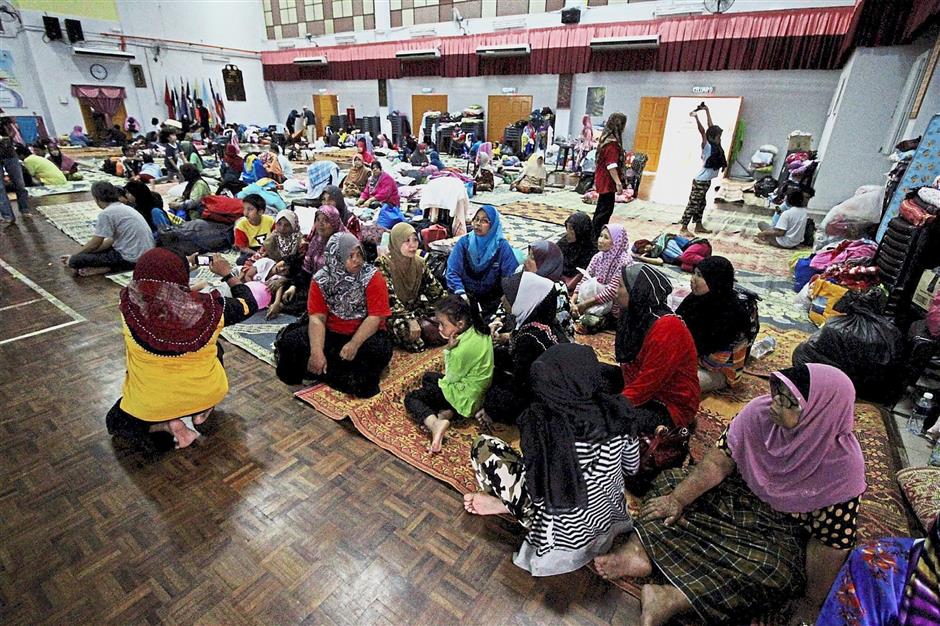 Under the natural disaster aid, affected victims who stay? at ?a temporary shelter ?and lost their source of income ?receive RM300 per household.