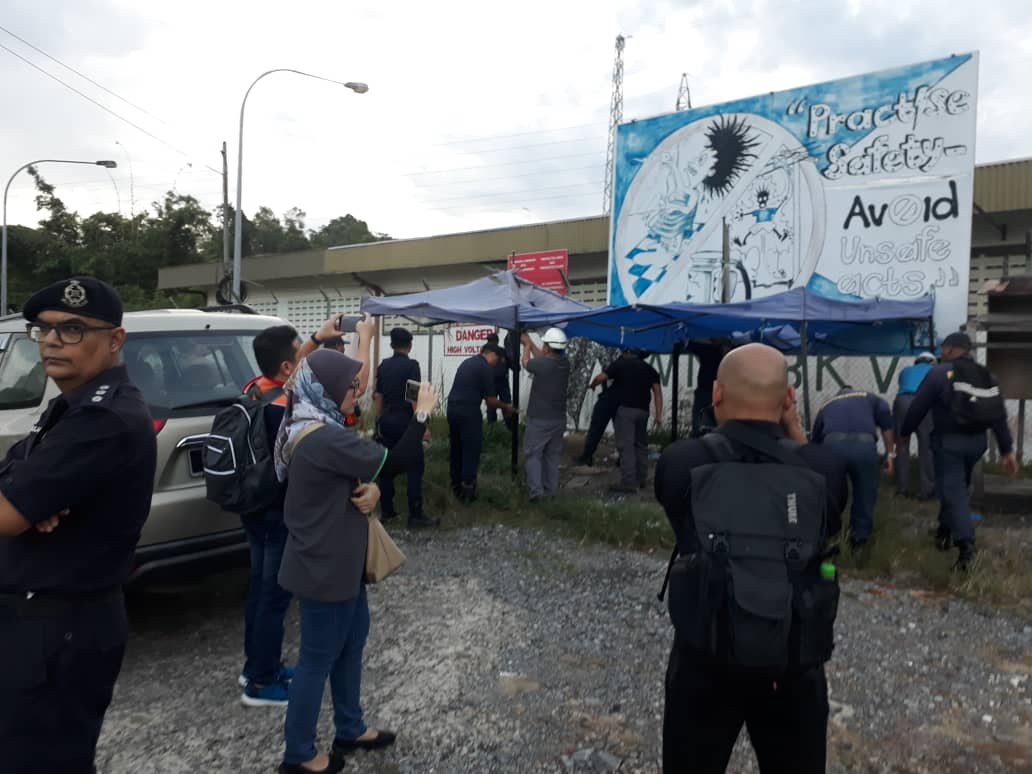 Miri Police Swoop In On Protestors Blockades At Power Station The Star