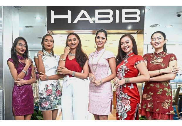 Pageant Finalists Model Festive Jewellery Collection The Star