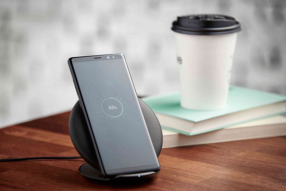The smartphone supports fast charging even with the wireless charger so you are never kept waiting too long.
