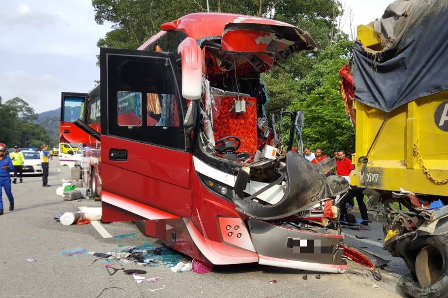 Bus Attendant Killed In Karak Highway Accident The Star