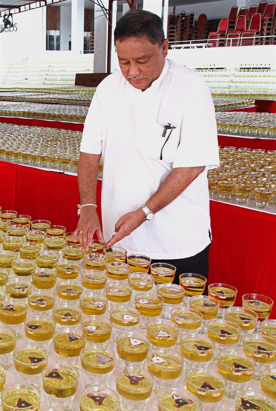 Hemadasa says 15,000 oil lamps will be lighted up for Wesak Day.