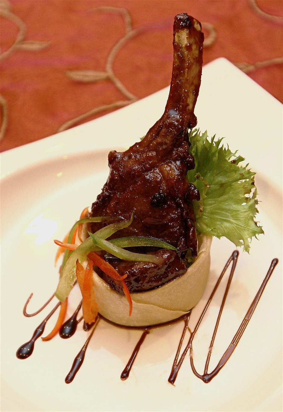 The aromatic Wok-fried Lamb Chop with Mocha.