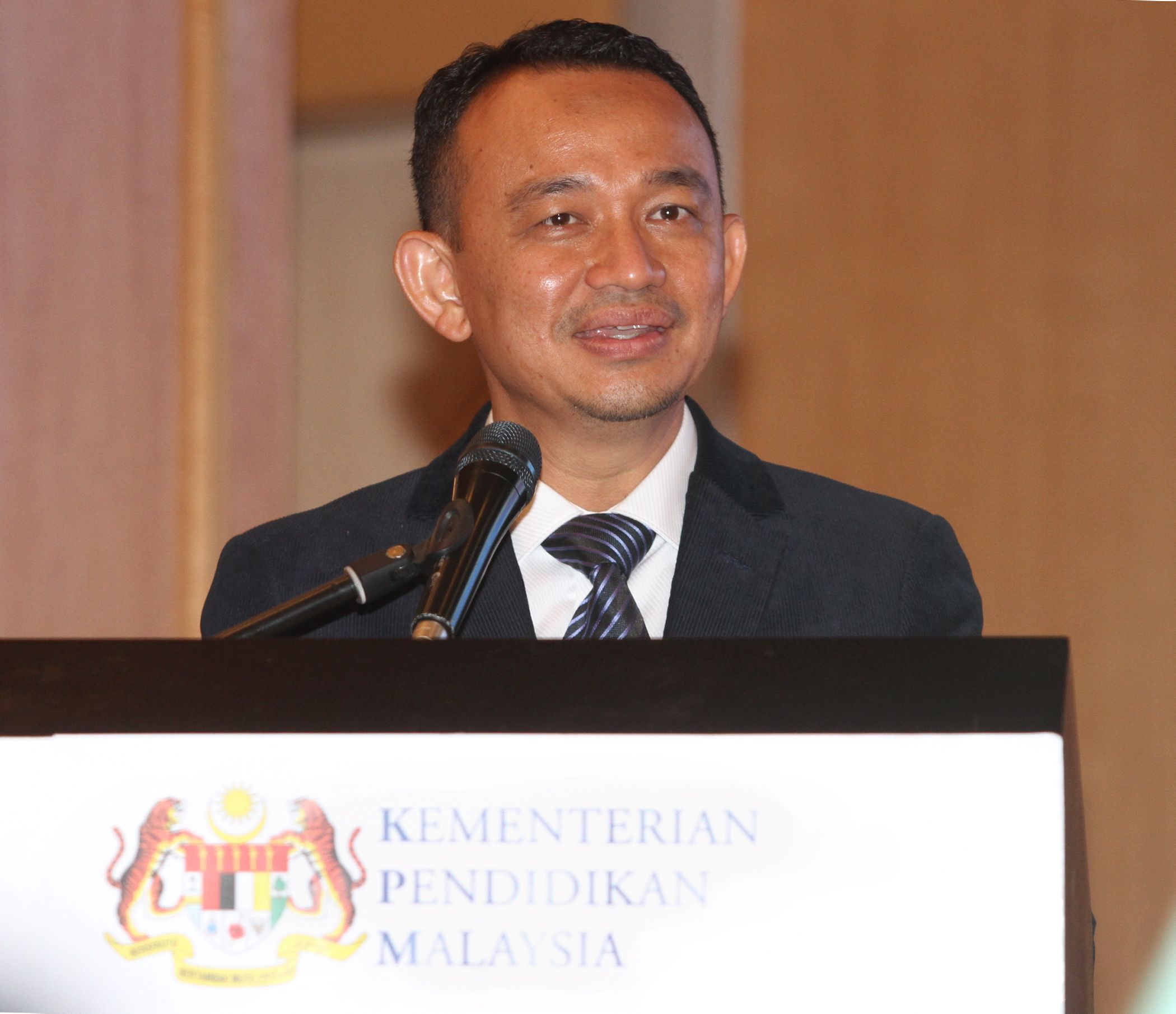 Recognising Uec Won T Jeopardise Malay As National Language Says Dr Maszlee The Star