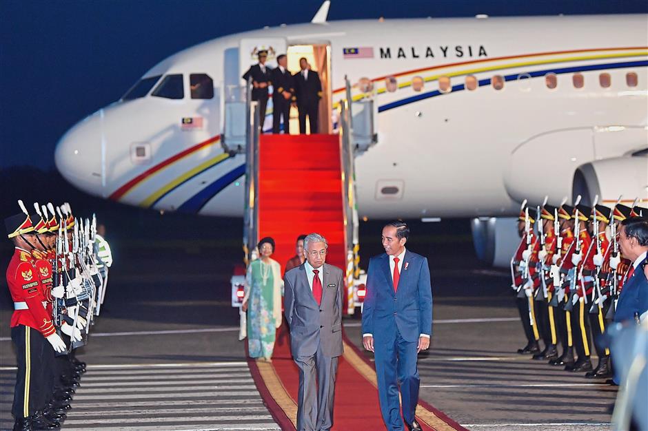 Mahathir Receives Warm Welcome In Indonesia The Star