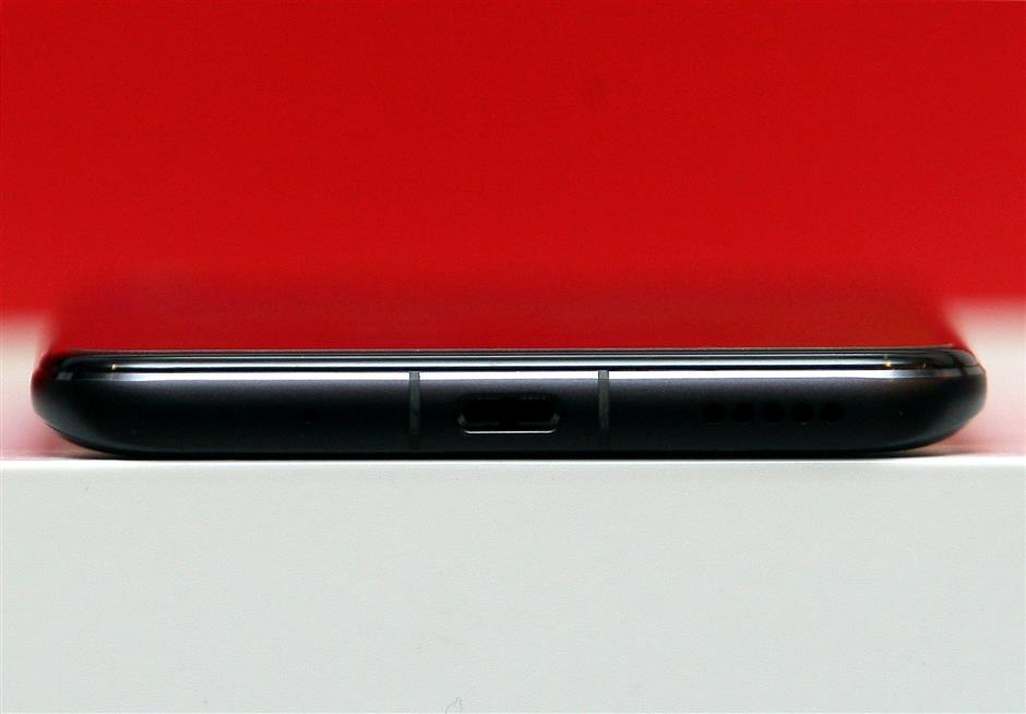 The View 20 uses a USB Type-C connectivity for charging. — FAIHAN GHANI/The Star