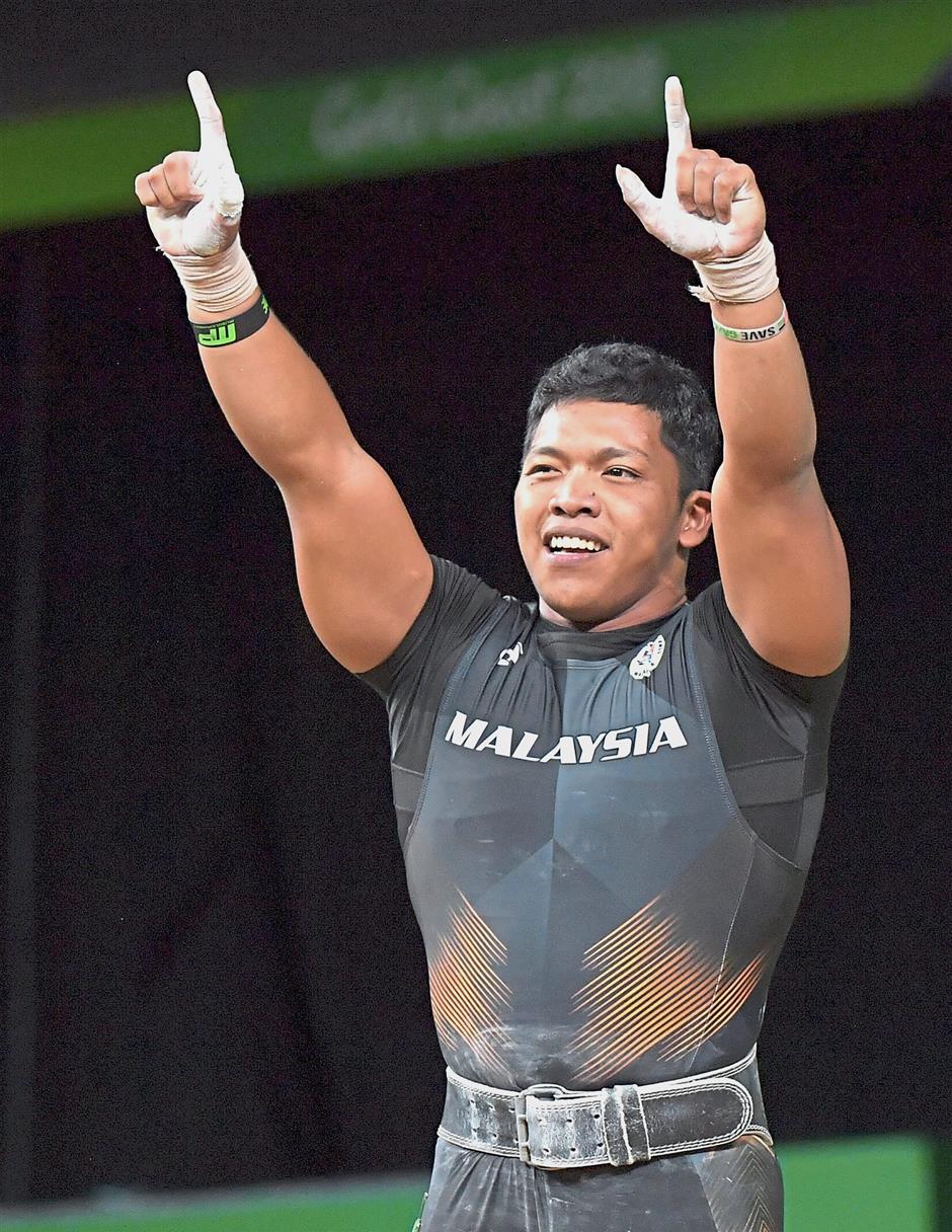 Someone to rely on: Weightlifters Muhamad Fazrul Azrie Mohdad and Siti Aisyah Mohd Rosli (left) recorded great results in Gold Coast. — Bernama/AFP